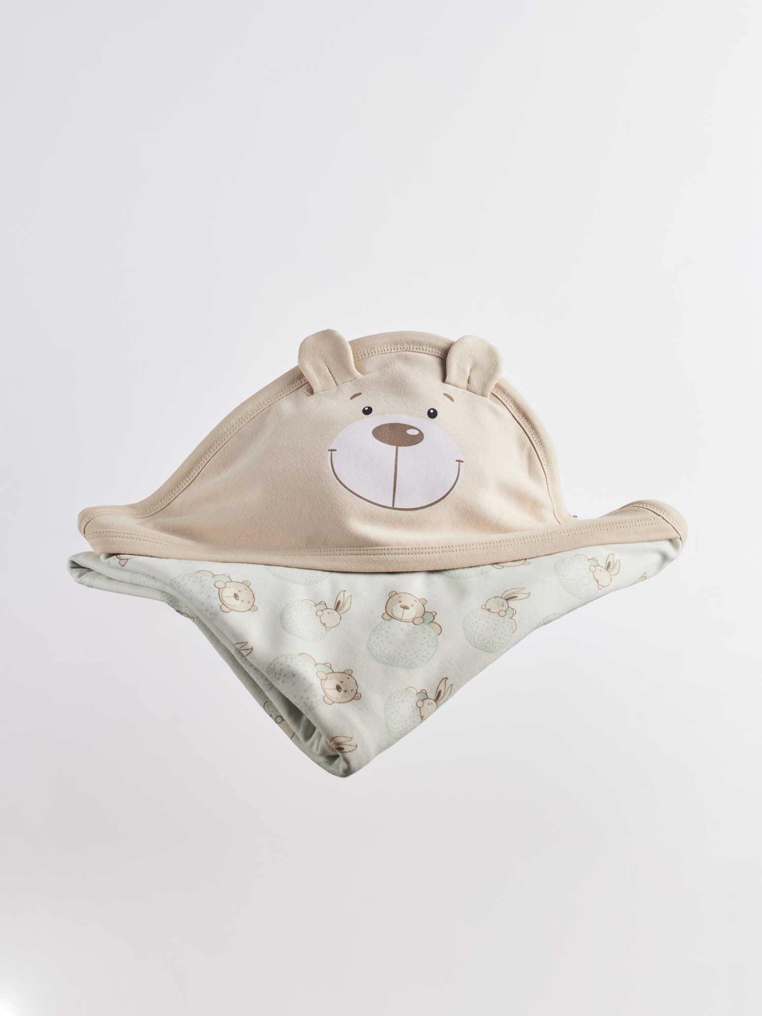 Baby Blanket Bear and Bunny was designed with comfort in mind! It features a soft cotton fabric with a light and breathable material that is perfect for all seasons. The eye-catching patterned print will add a modern look to your baby's room. 