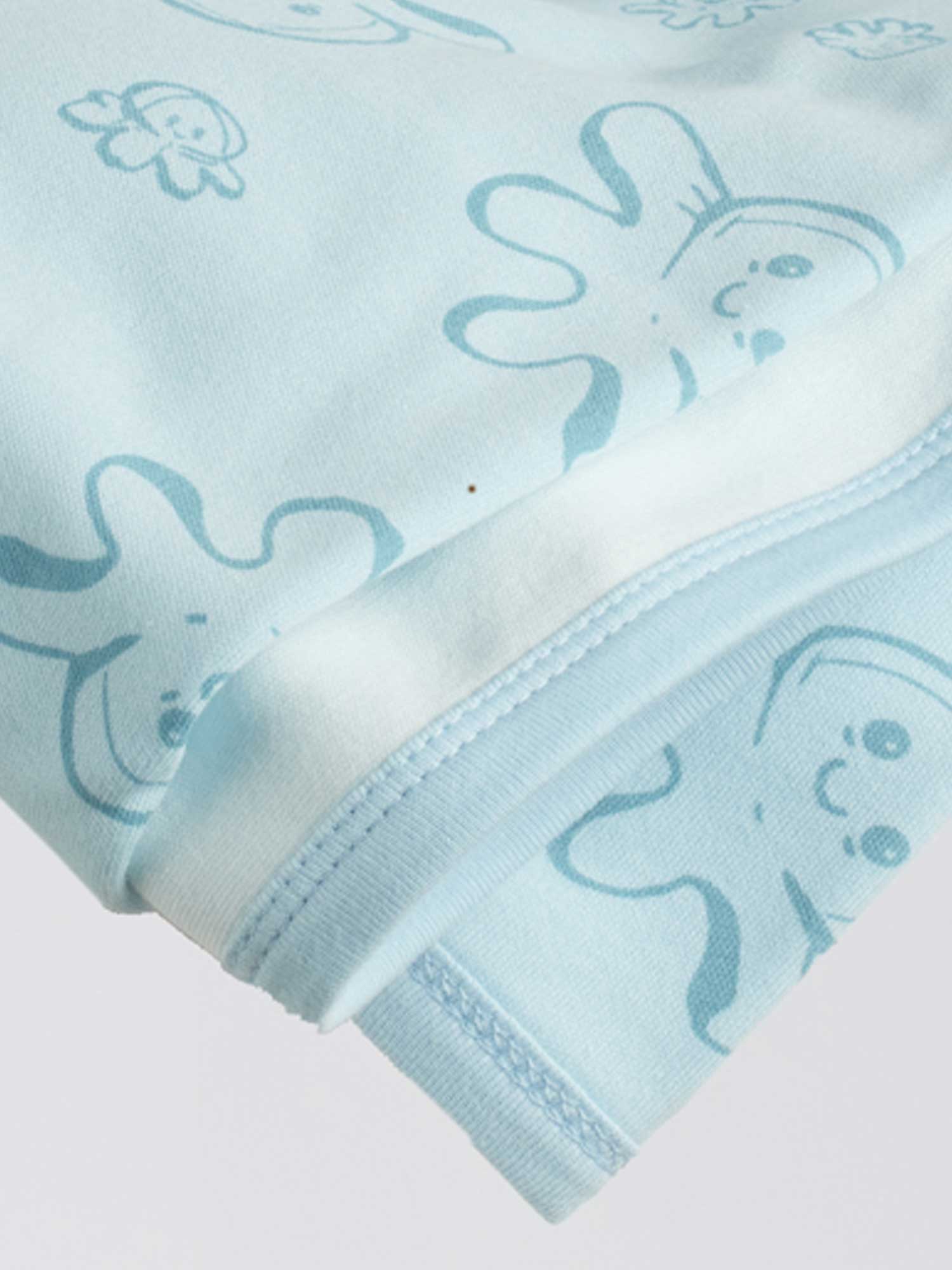 Baby Blanket Sea Friends 339 is made from 100% cotton certified with Oeko-Tex Standard 100 that ensures no harmful substances were used in its manufacture, so you can trust that your little one is wrapped up in comforting, safe material.