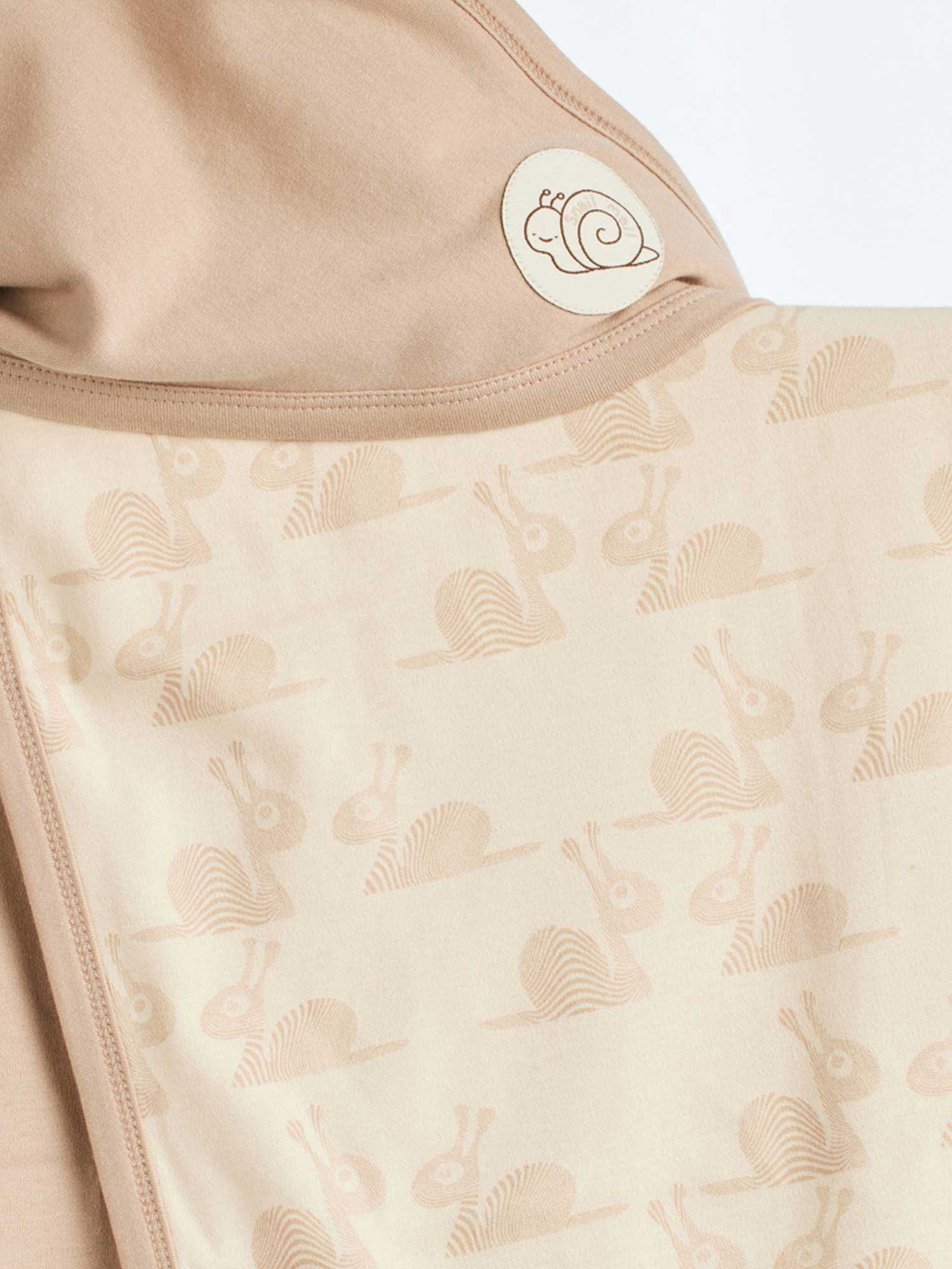 The patterned print gives it a unique and modern look, while the light and breathable material keeps your baby snug as a bug.