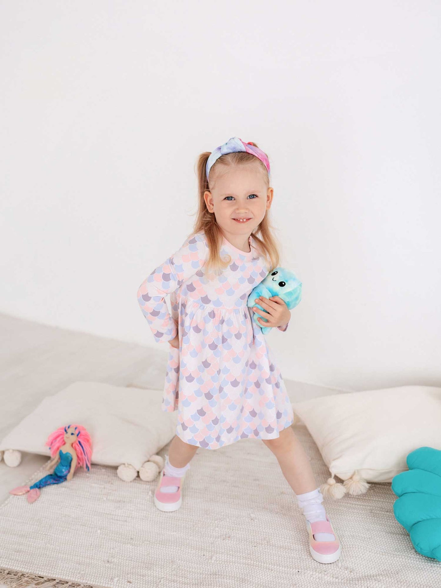 Baby Dress Gold Fish 325 features a blend of cotton and elastane for just the right amount of flexibility and comfort, making it an ideal everyday dress as well as when travelling out of the house.
