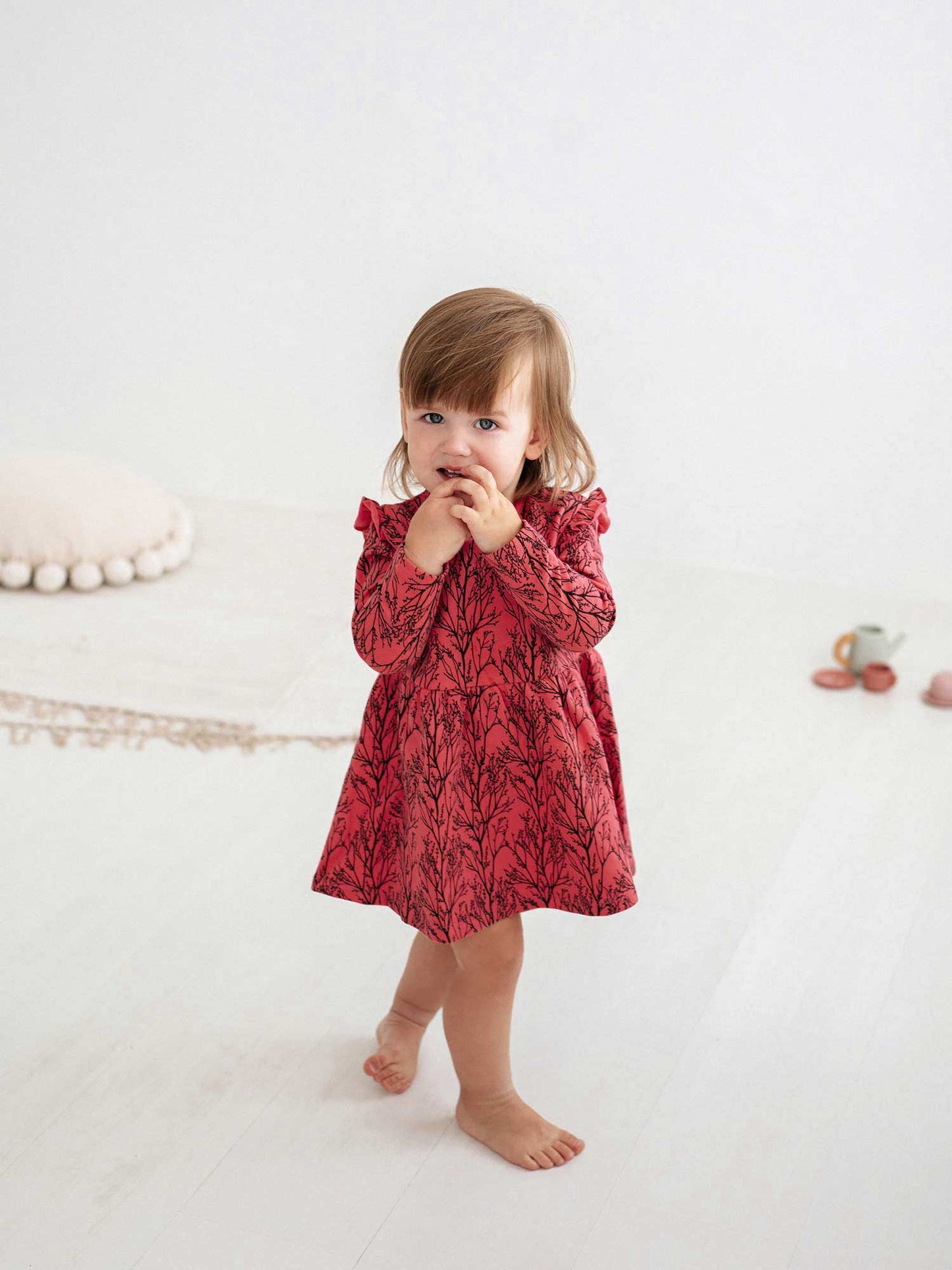 The lovely squirrel pattern adds a touch of sweetness for a look you won't be able to resist. This chic dress is made from high-quality soft stockinet and is sure to provide all the warmth and comfort your baby needs.