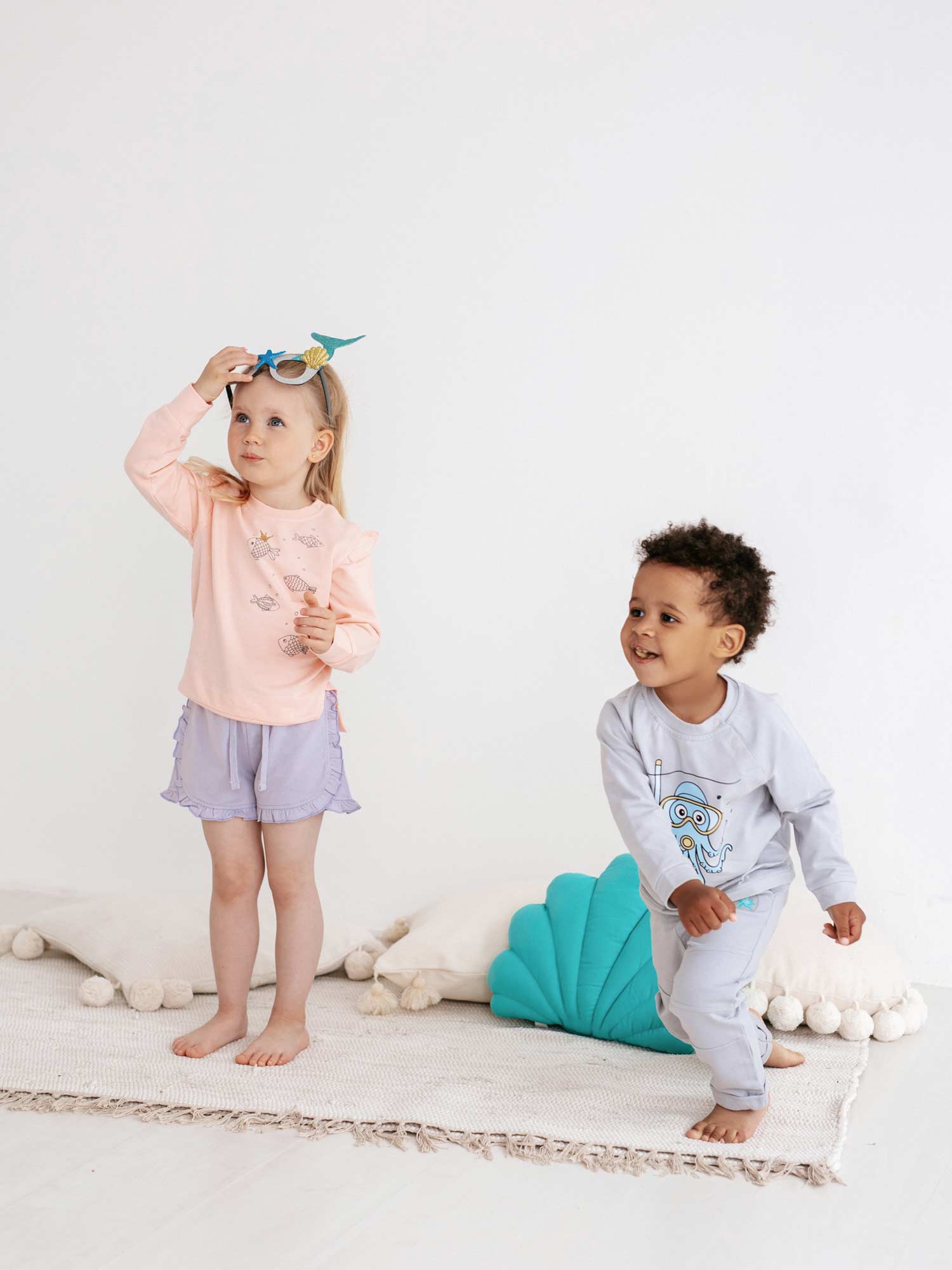 The 100% soft cotton construction of Baby Jumper Gold Fish 321 makes this jumper comfortable and easy to wear all day long. 