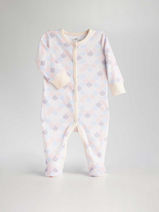 Baby Overall Gold Fish 307 is the perfect all around outfit for your little one. With it's soft cotton material, clippable buttons in front and on both legs, foldable and external seams on sleeve-gloves, this one-piece overalls will be sure to keep your baby comfortable while looking stylish.
