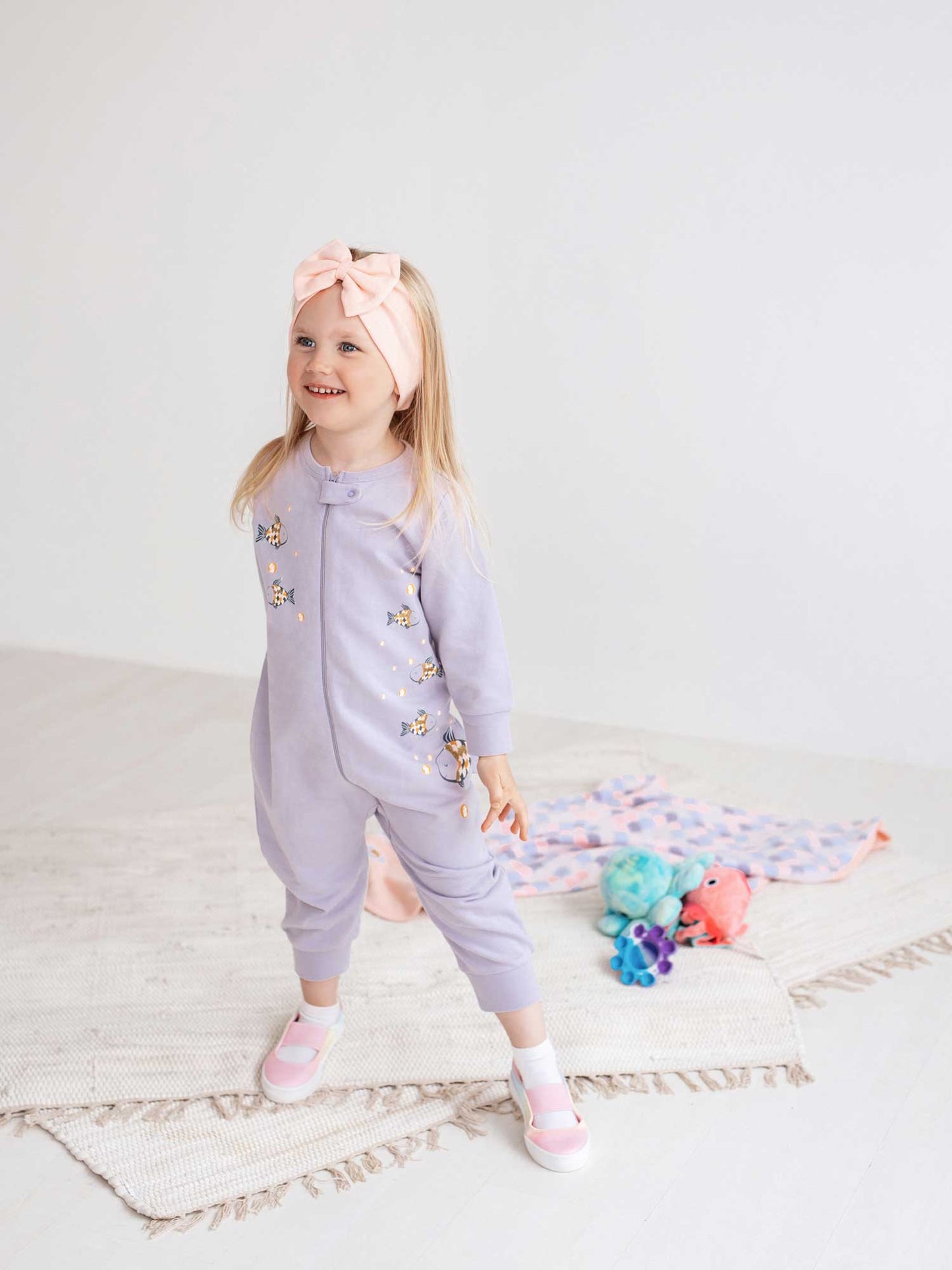 Baby Overall Gold Fish 310 is made with high-quality soft stockinet, has a zipper in the front which makes it easy to switch even while baby sleeps, and meets the Oeko-Tex Standard 100 making it safe for your little one.