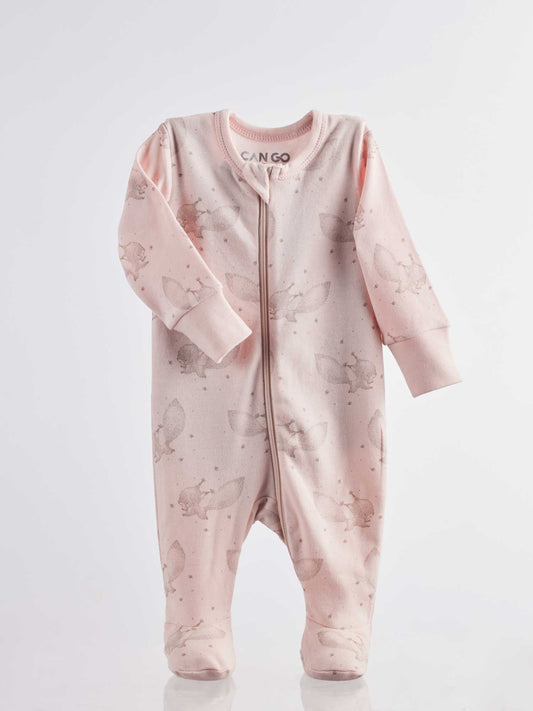 The Baby Overall Squirrel 354 is the perfect choice when it comes to baby fashion. Made from especially soft cotton material, these one-piece overalls are suitable for both outerwear and nightwear. 