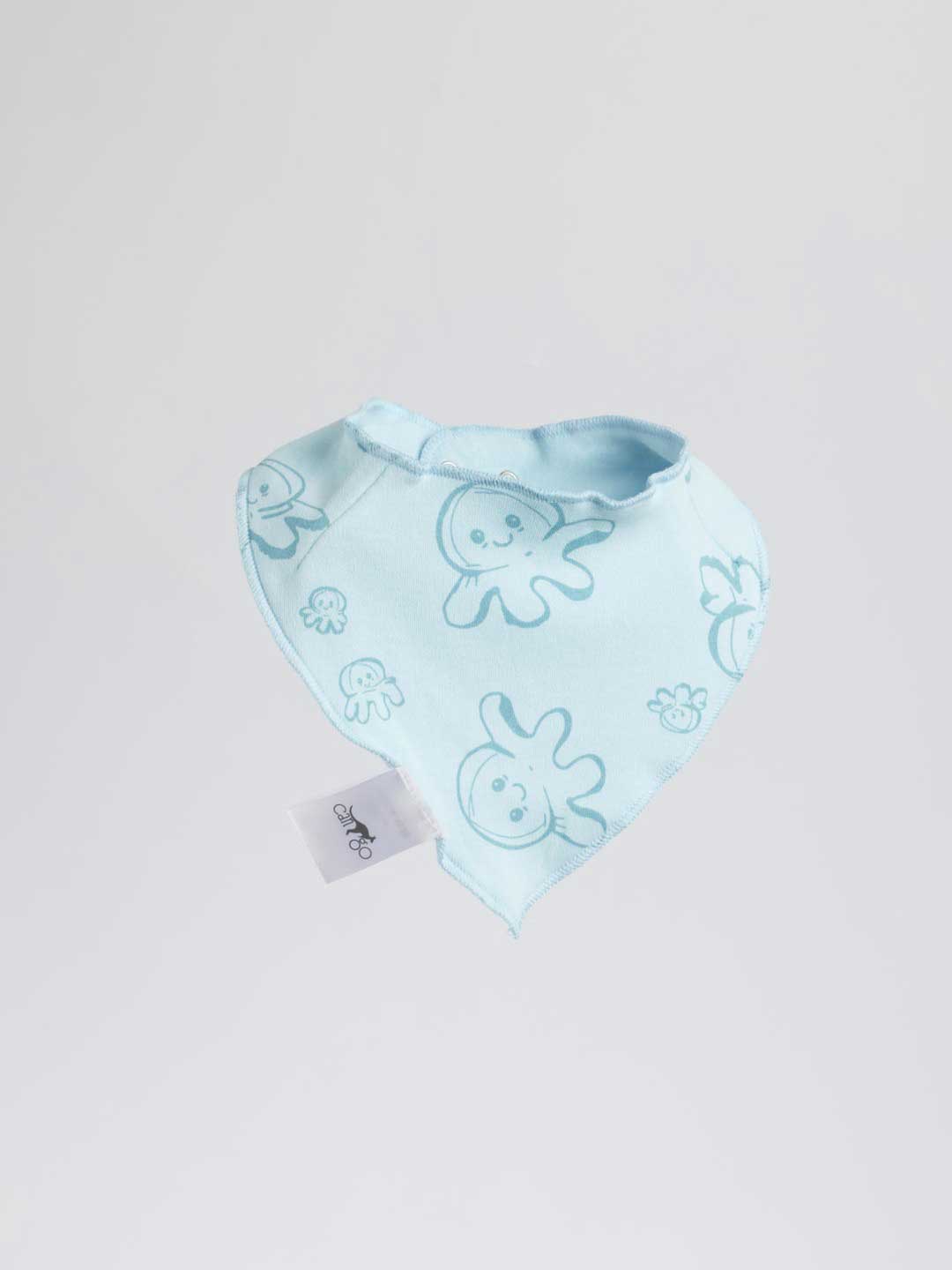 Baby Scarf Sea Friends 341 combines the comfort of a scarf with the practicality of a bib. This multifunctional baby wear is made from soft, Oeko-Tex Standard 100 certified stockinet and comes printed in an iconic and modern sea friends pattern, full of tiny cute octopuses, sure to be your baby’s must-have accessory.