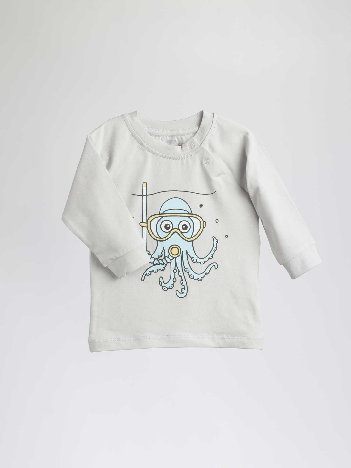 Baby T-shirt Sea Friends 332 is the perfect garment for your little ones to keep them looking smart and feeling comfortable. 