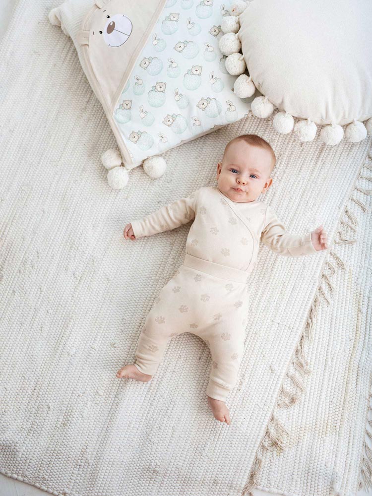 Infant Bodysuit Bear & Bunny 369 aim is to express the beauty of childhood, while simultaneously making sure that your baby feels comfortable while wearing it.