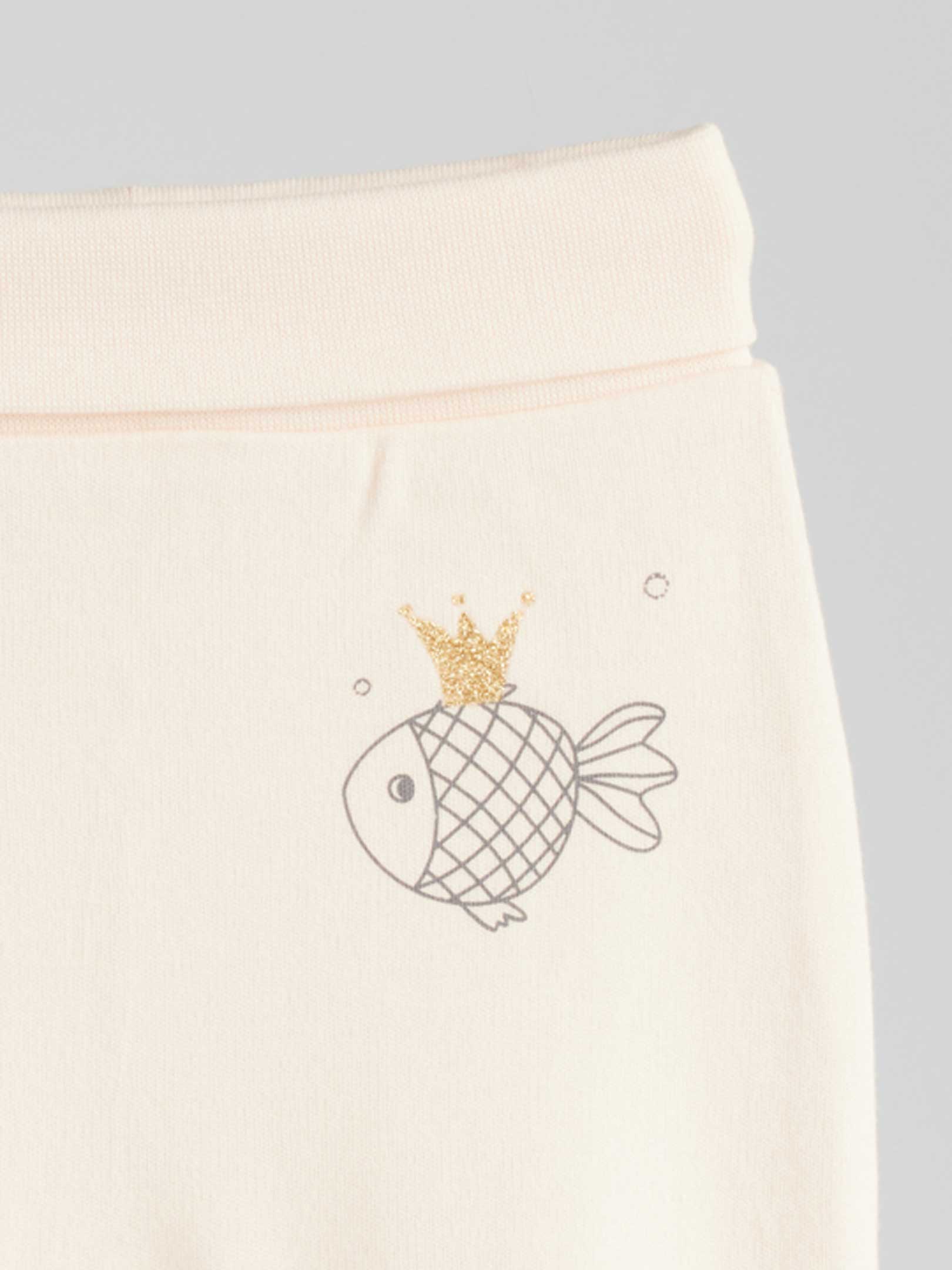 Infant pants Godl Fish 305 have a fish wearing a golden crown on the left side, making it both cozy and cute