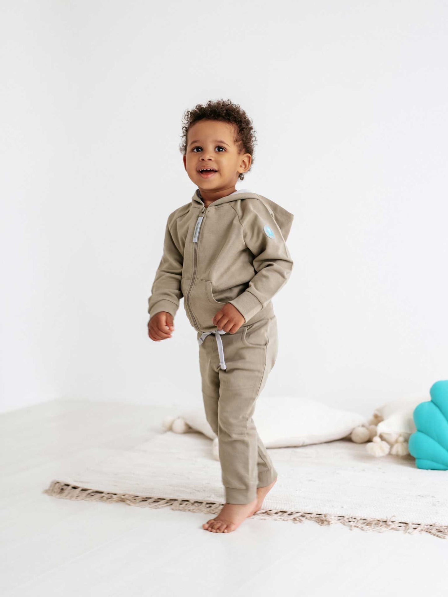 Infant Pants Sea Friends 335 provides cozy and stylish trousers designed with comfort in mind. Made out of 100% cotton, the soft material keeps your child away from any skin irritations. With adjustable straps, it is easy to secure the perfect fit as your youngster grows.
